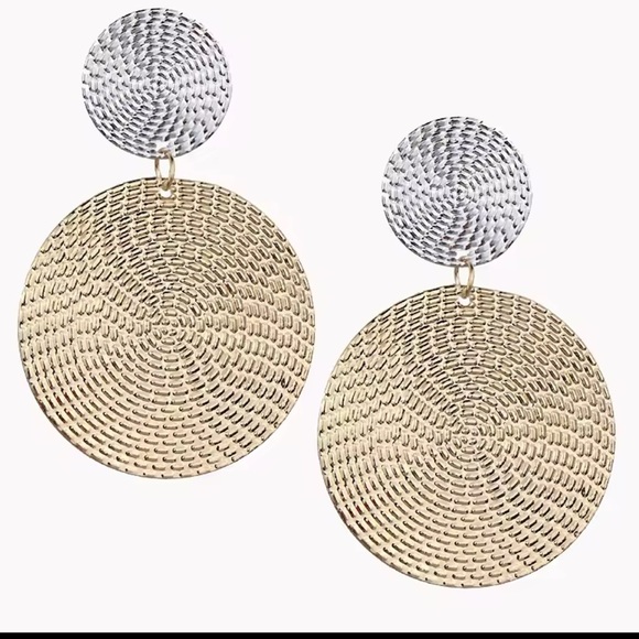 NEW! Unique Gold and Silver color plated Earrings wholesale - Picture 2 of 5